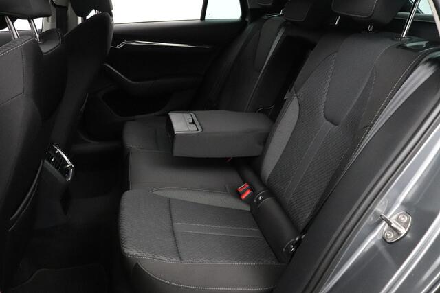 Skoda OCTAVIA Combi 1.0 TSI Business Edition Plus | Stoelverwarming | Sfeerverlichting | Carplay/Android Auto |