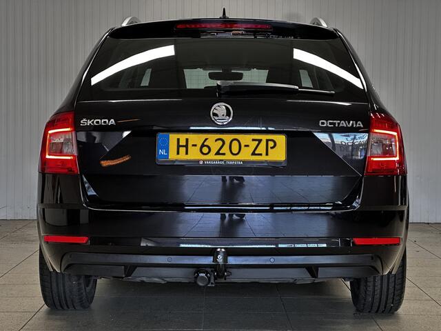 Skoda OCTAVIA Combi 1.0 TSI Greentech Business Edition/ Trekhaak/ Half-Leder/ 16'' LMV/ Extra getint glas/ Stoelverw./ Apple + Android/ Navi/ DAB+/ Clima/ Cruise/ Bluetooth/ Multi. Sportstuur/ Mistl./ PDC/ Chroom.