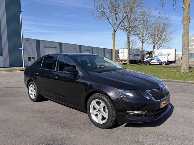 Skoda OCTAVIA 1.0 TSI Greentech Style Business DSG 115 PK. Prachtige en als nieuw rijdende auto !!!