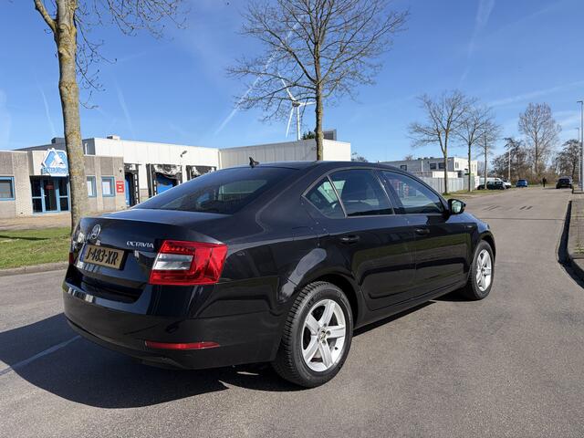 Skoda OCTAVIA 1.0 TSI Greentech Style Business DSG 115 PK. Prachtige en als nieuw rijdende auto !!!