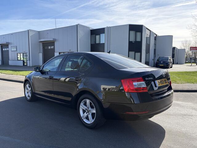 Skoda OCTAVIA 1.0 TSI Greentech Style Business DSG 115 PK. Prachtige en als nieuw rijdende auto !!!