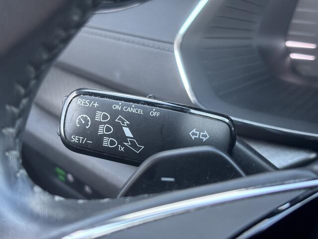 Skoda OCTAVIA Combi 1.0 e-TSI Business Edition | Sfeerverlichting | Parkeersensoren | Apple Carplay | Lane Assist