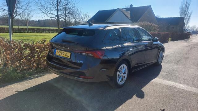 Skoda OCTAVIA Combi 1.0 e-TSI Sport Business CLIMA/NAVI/AUTOMAAT BJ 2023