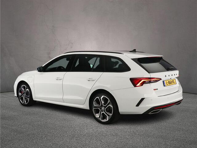 Skoda OCTAVIA Combi RS iV Business 1.4 TSI PHEV 245pk DSG Automaat Adaptive cruise control, Navigatie, Achteruitrijcamera, LED koplampen, Stoelverwarming, Parkeersensoren