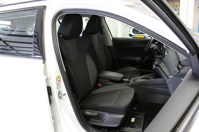 Skoda OCTAVIA Combi 1.0 e-TSI Business Edition | AFN-TRHAAK | CRUISE | E-KLEP | CLIMA | PDC-V/A | NAVIGATIE | CARPLAY | LED |