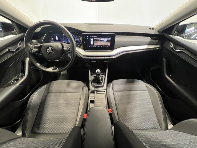 Skoda OCTAVIA Combi 1.0 TSI Ambition | Navigatie/Android/Apple Carplay | LM Velgen 16" | Voorstoelen Verwarmd | Parkeersensoren Voor en Achter | Cruise Control | Airco |