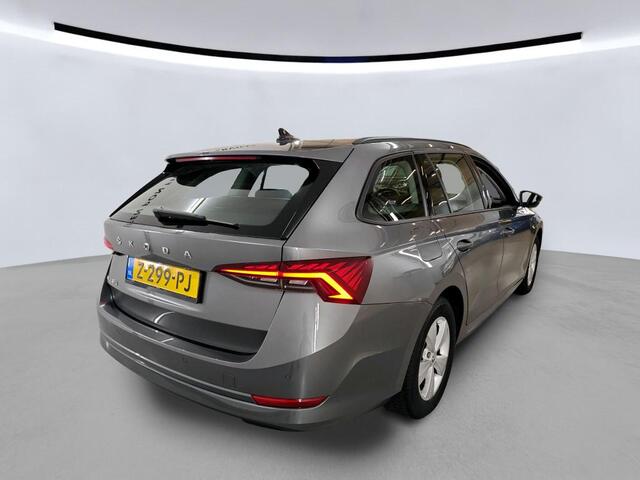 Skoda OCTAVIA Combi 1.0 TSI 110pk Business Edition / App. Connect / Navigatie / Parkeersensoren V+A / Elec. Achterklep / 16'' LMV