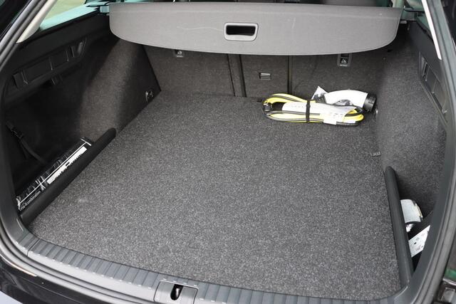 Skoda OCTAVIA Combi 1.4 TSI iV PHEV Business Edition 204pk DSG6 | Stoelverwarming | Stuurverwarming | Carplay | Clima