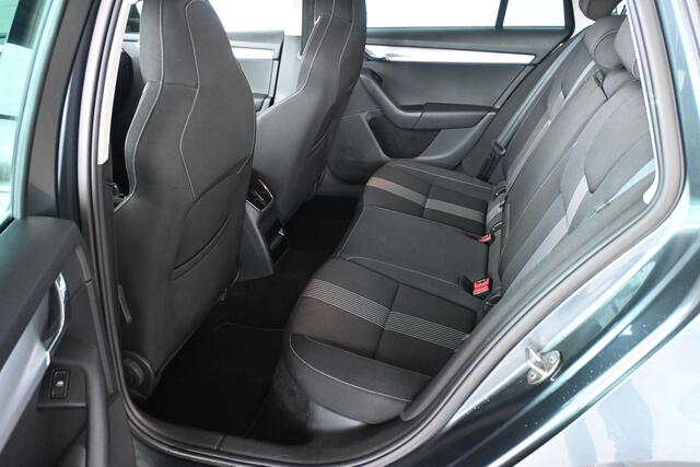 Skoda OCTAVIA Combi 1.0 TSI Automaat Greentech Ambition Business Clima Trekhaak Apple CarPlay Cruise control Pdc Goed Onderhouden Inruil Mogelijk!