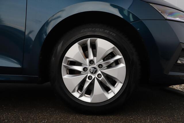 Skoda OCTAVIA Combi 1.0 e-TSI Ambition Automaat Virtual Cockpit Navigatie Carplay Android LMV LED Clima Cruise Lane Assist