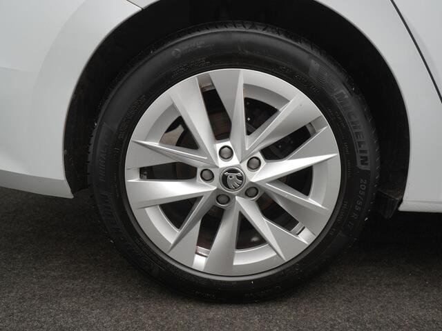 Skoda OCTAVIA Combi 1.0 TSI Business Edition - RIJKLAARPRIJS - Achteruitrijcamera - Apple Carplay - Android Auto