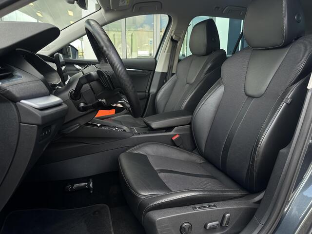 Skoda OCTAVIA Combi 1.4 TSI iV PHEV Business Edition Plus | Adaptive Cruise Control | Stoel-/Stuurverwarming | Elektrische Stoelen met geheugen | Climate Control | Parkeercamera/-sensoren | Apple Carplay/Android Auto | Elektrische kofferbak | Keyless Entry/Start | Full
