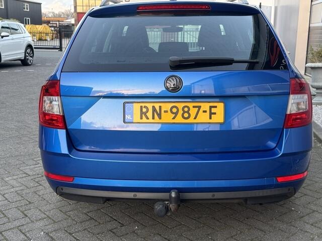 Skoda OCTAVIA Combi Navi Lm 18inch 1.6 TDI Grt Amb Bns