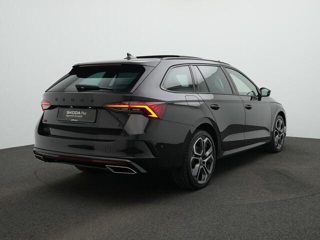 Skoda OCTAVIA Combi 1.4 TSI RS iV 245 pk PHEV | Panoramadak | Canton | Matrix LED | Stuur-/achterbankverwarming