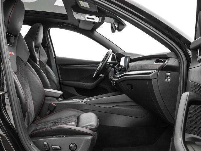 Skoda OCTAVIA Combi 1.4 TSI RS iV PHEV Business · Panoramadak · Elektrische stoelverstelling · Stoel, Stuur & achterbank verwarming · Apple/Android Car Play · Dodehoeksensor ·