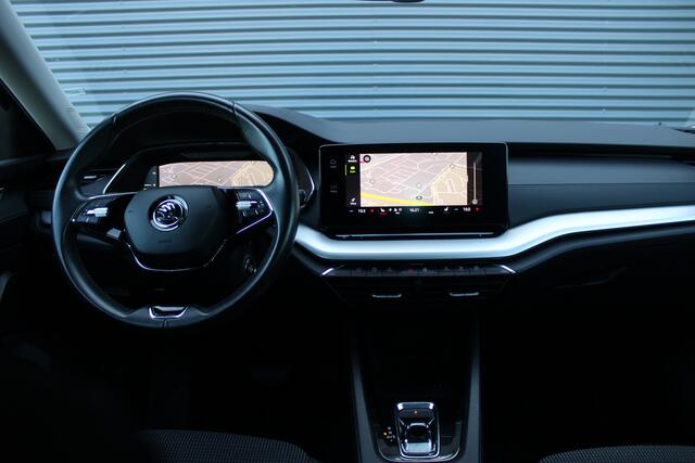 Skoda OCTAVIA Combi 1.0 e-TSI Business Edition Full-LED CarPlay Stoelverwarming 18inch Velgen