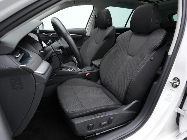 Skoda OCTAVIA Combi 1.4 TSI iV 204 pk PHEV Style | Panoramadak | Geheugenstoelen | Head-up display | Stoelverwarming | Keyless Entry | Side Assist