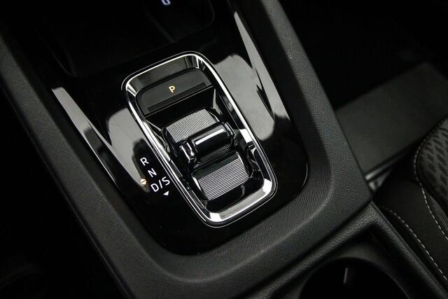 Skoda OCTAVIA Combi Business Edition Plus 1.5 eTSI 150pk DSG Automaat Achteruitrijcamera, Cruise control, Elektrische achterklep, LED koplampen, App connect, Parkeersensoren