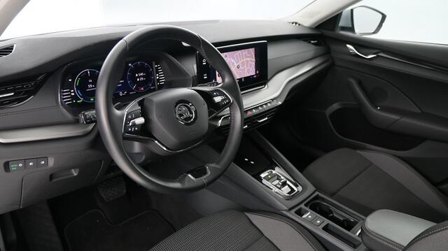 Skoda OCTAVIA Combi 1.4 TSI 204pk iV PHEV Business Edition DSG / Navigatie / Cruise Control / Parkeersensoren