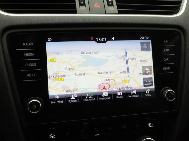 Skoda OCTAVIA Combi 1.5 TSi 150 Pk Automaat Style Business | Stoelverwarming | Trekhaak | Parkeersensoren | Climatronic | Cruise Control | Navigatie | 17 Inch