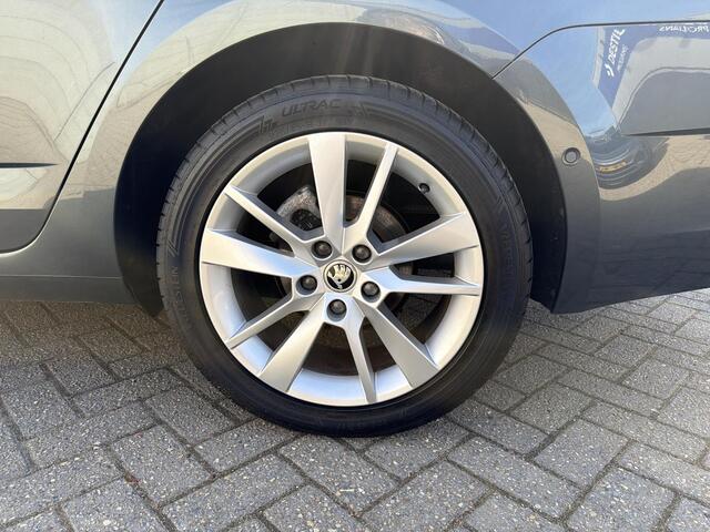 Skoda OCTAVIA Combi 1.5 TSI Greentech Business Edition Plus | Achteruitrijcamera | Navigatie | Automaat |