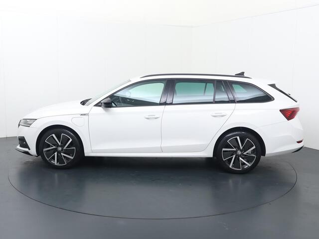 Skoda OCTAVIA Combi 1.4 TSI iV PHEV Sportline | 204 PK | SoH 91% | Adaptive cruise control | Head up display | Stoel verwarming | Navigatiesysteem |