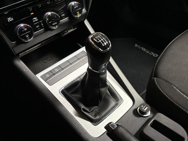 Skoda OCTAVIA Combi 1.0 TSI Sport (APPLE CARPLAY, GROOT NAVI, CLIMATE, CRUISE, SPORTSTOELEN, PARKEERSENSOREN, NIEUWE APK, NIEUWSTAAT)