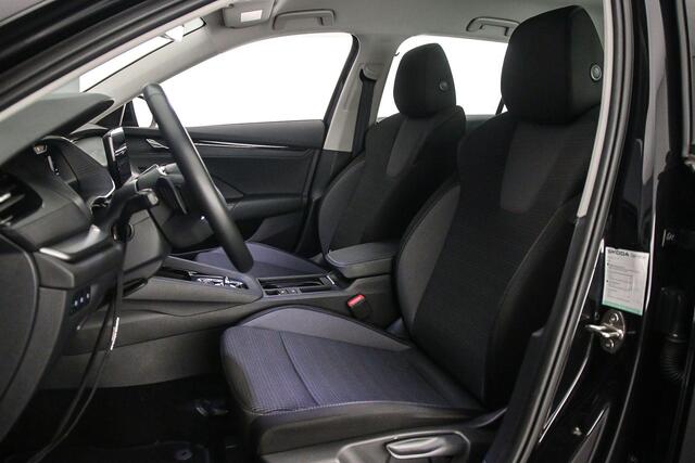 Skoda OCTAVIA Combi Business Edition 1.0 eTSI 110pk DSG Automaat Cruise control, Navigatie, Elektrische achterklep, LED koplampen, Parkeersensoren, Airco, DAB, Radio