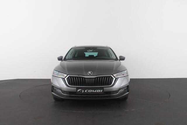 Skoda OCTAVIA Combi 1.0 TSI Ambition > Camera/Trekhaak/Sfeerverlichting/Stoelverwarming..