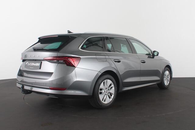 Skoda OCTAVIA Combi 1.0 TSI Ambition > Camera/Trekhaak/Sfeerverlichting/Stoelverwarming..