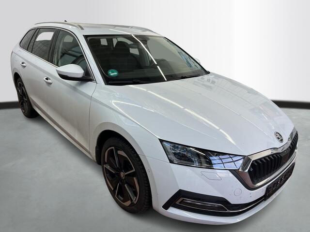 Skoda OCTAVIA Combi 1.4 TSI iV 204pk PHEV Style / Trekhaak / Head Up / Adaptief onderstel / Wordt Verwacht