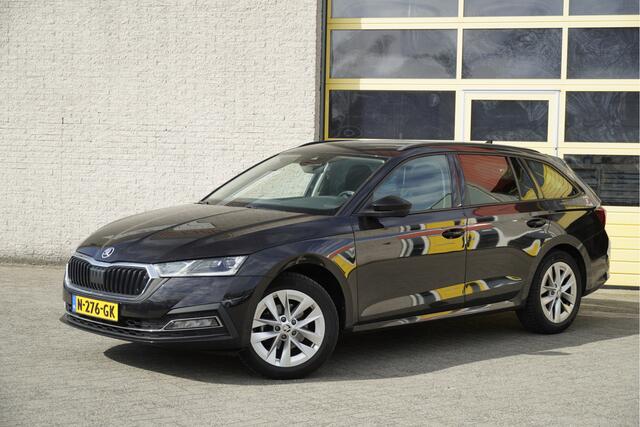 Skoda OCTAVIA Combi 1.5 TSI 150PK! First Edition BJ2021 Lmv 17" | Led V+A | Dynamische knipperlichten | Pdc | Trekhaak | App-Connect | Navi | Virtual cockpit | Climate control | Cruise control | Verwarmde voorstoelen | Extra getint glas