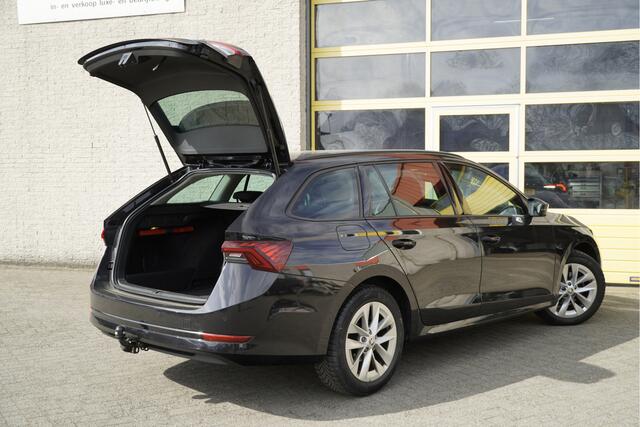 Skoda OCTAVIA Combi 1.5 TSI 150PK! First Edition BJ2021 Lmv 17" | Led V+A | Dynamische knipperlichten | Pdc | Trekhaak | App-Connect | Navi | Virtual cockpit | Climate control | Cruise control | Verwarmde voorstoelen | Extra getint glas