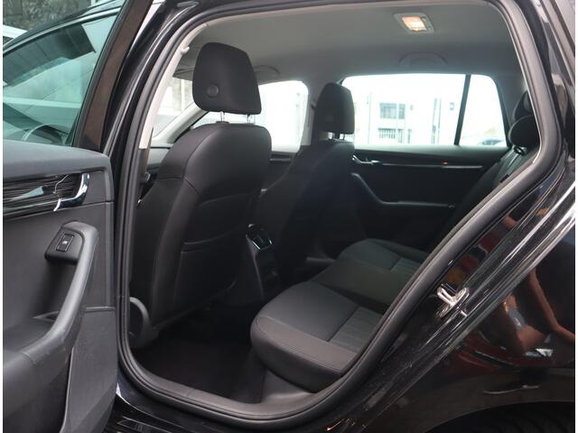 Skoda OCTAVIA Combi 1.6 TDI Greentech Style Business Navi / Climate / Stoelverw / Memory / DAB / Cruise Handgeschakeld