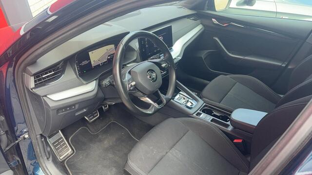 Skoda OCTAVIA Combi 1.0 e-TSI Sport Business AUTOMAAT / SFEER / FULL LED / TREKHAAK / SPORTSTOEL / NAVI / CLIMA / PDC / CARPLAY / NL-AUTO