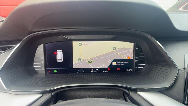 Skoda OCTAVIA Combi 1.0 e-TSI Sport Business AUTOMAAT / SFEER / FULL LED / TREKHAAK / SPORTSTOEL / NAVI / CLIMA / PDC / CARPLAY / NL-AUTO