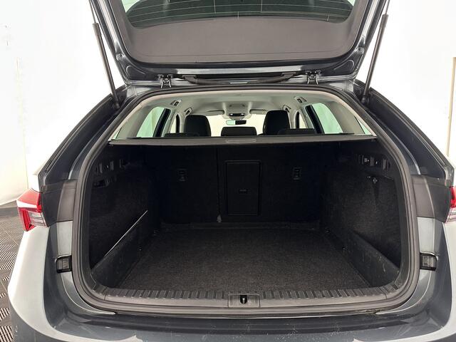 Skoda OCTAVIA Combi 1.0 TSI Business Edition Plus (INCL.BTW) *FULL-LED | NAVI-FULLMAP | HEATED-COMFORTSEATS | DIGI-COCKPIT | CAMERA | KEYLESS | DAB | AMBIENT-LIGHT | PRIVACY-GLASS | ECC | PDC | CRUISE | 17''ALU*