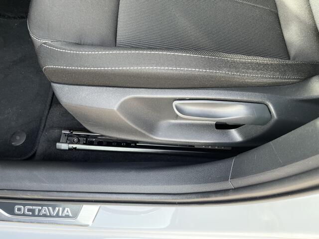 Skoda OCTAVIA Combi 1.4 TSI iV PHEV Sportline Business / AUTOMAAT/ PANO/ ACC/ SMARTLINK/ PARK.SENSOREN V+A/ CAMERA/ STOELVERWARMING/ RIJ-MODI/ KEYLESS/ NAVI/ DAB/ CLIMA/ LED/ 18'' LMV