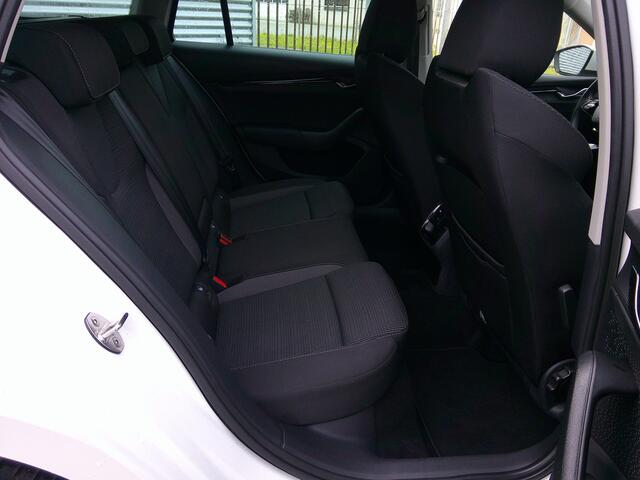 Skoda OCTAVIA Combi 1.0 e-TSI Business Edition Automaat Staat in Hoogeveen