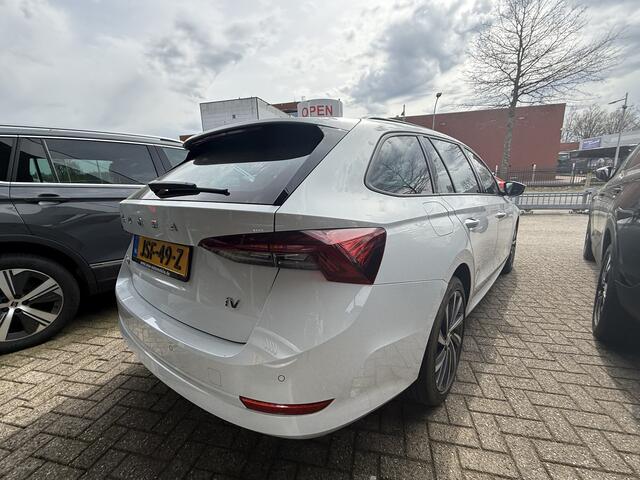Skoda OCTAVIA Combi BWJ 2023 1.4 TSI iV PHEV Sportline Business NET BINNEN! AUTOMAAT | STOEL + STUURVERW. | MASSAGESTOEL | NAVI | CLIMA | CRUISE
