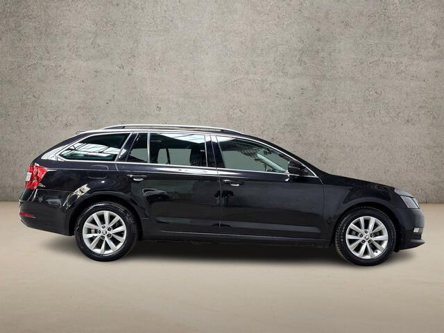 Skoda OCTAVIA Combi 1.5 TSI Greentech Sport 150Pk Automaat (APPLE CARPLAY, GROOT NAVI, CLIMATE, STOELVERWARMING, SPORTSTOELEN, CRUISE, PARKEERSENSOREN, NIEUWE APK, NIEUWSTAAT)