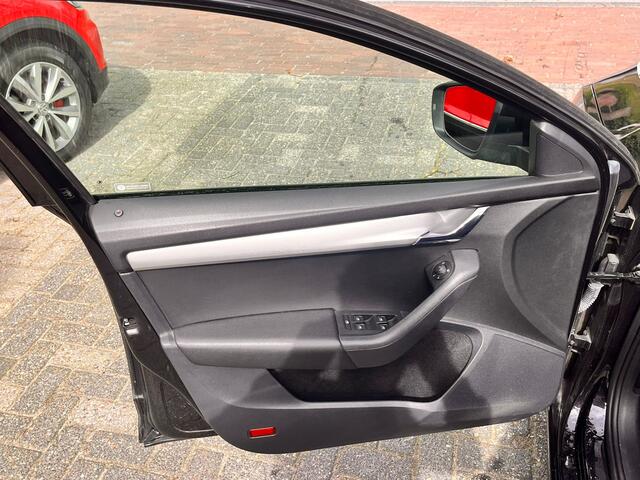 Skoda OCTAVIA Combi 1.0 TSI Greentech Sport Business