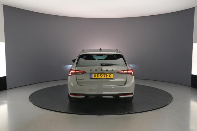 Skoda OCTAVIA Combi Sportline Tour 1.5 eTSI 150pk DSG Automaat Trekhaak, Adaptive cruise control, Elektrische achterklep, LED matrix koplampen, Navigatie, Achteruitrijcamera