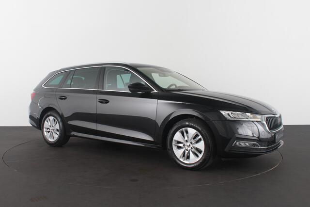 Skoda OCTAVIA Combi 1.0 e-TSI Business > Trekhaak (zwenkbaar)/Camera/Stoelverwarming...