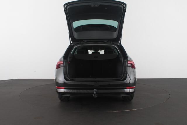 Skoda OCTAVIA Combi 1.0 e-TSI Business > Trekhaak (zwenkbaar)/Camera/Stoelverwarming...