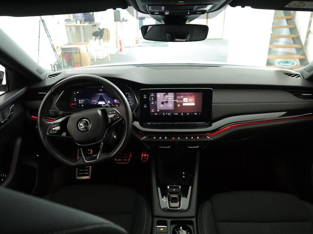 Skoda OCTAVIA Combi 1.4 TSI iV PHEV Sportline Business 204 pk Automaat (DSG) | SOH 96% | Verlengde garantie | Navigatie | Parkeersensoren | Adaptieve cruise control | Stoelverwarming |