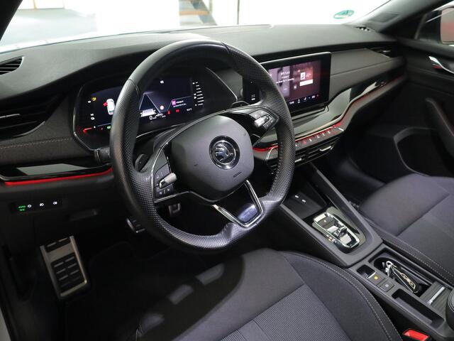 Skoda OCTAVIA Combi 1.4 TSI iV PHEV Sportline Business 204 pk Automaat (DSG) | SOH 96% | Verlengde garantie | Navigatie | Parkeersensoren | Adaptieve cruise control | Stoelverwarming |