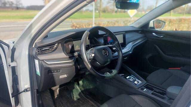 Skoda OCTAVIA Combi 1.0 e-TSI Business Edition CLIMA/NAVI/AUTOMAAT BJ 2021