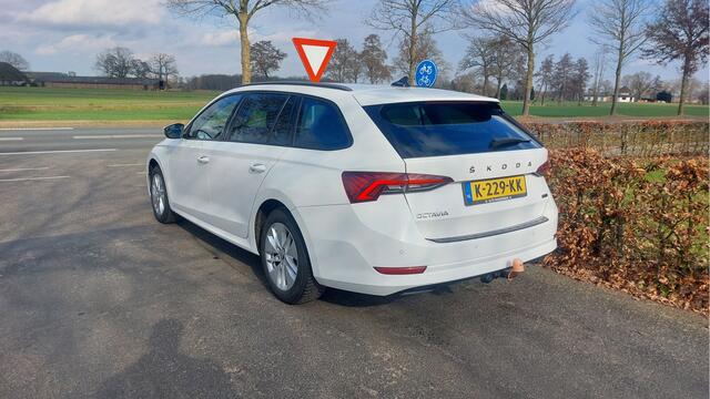 Skoda OCTAVIA Combi 1.0 e-TSI Business Edition CLIMA/NAVI/AUTOMAAT BJ 2021