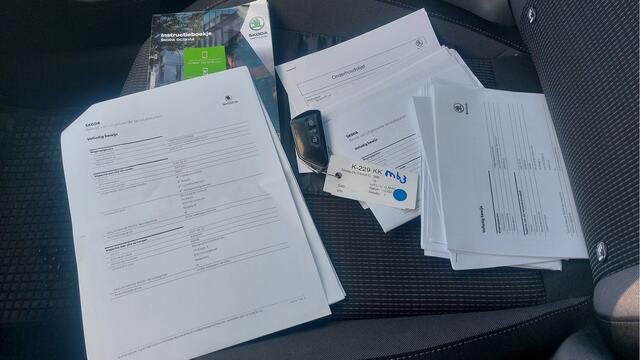 Skoda OCTAVIA Combi 1.0 e-TSI Business Edition CLIMA/NAVI/AUTOMAAT BJ 2021